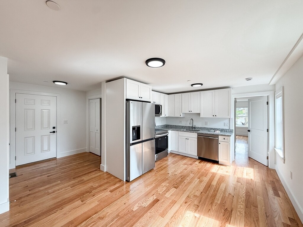 Foto principal - 232 Lynnfield St