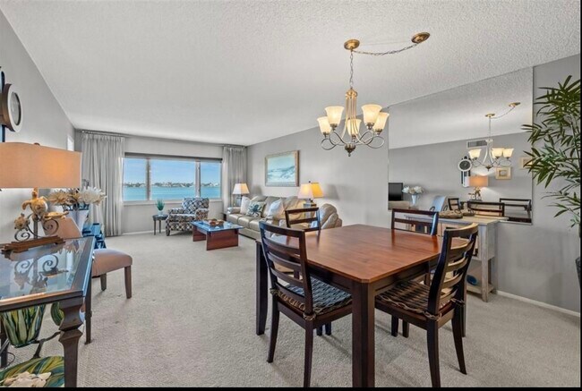 Foto del edificio - 4750 Cove Cir