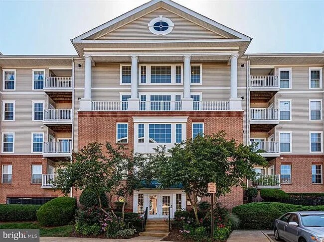 Building - 7011 Falls Reach Dr