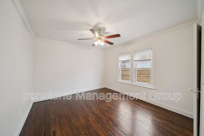 Foto del edificio - 2119 W 40th St