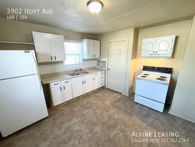 Building Photo - Christian Park area 4BR House w/Garage!