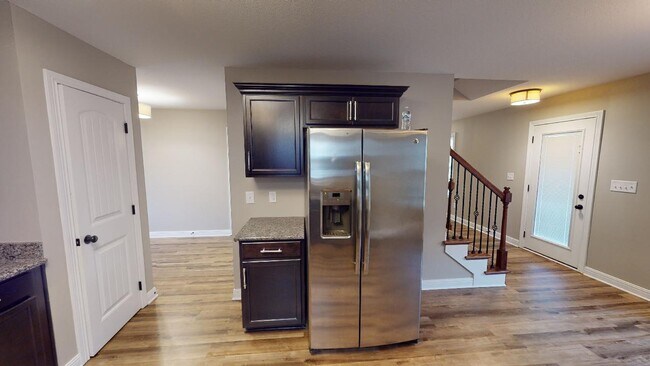 Building Photo - 733 Cavalier Dr