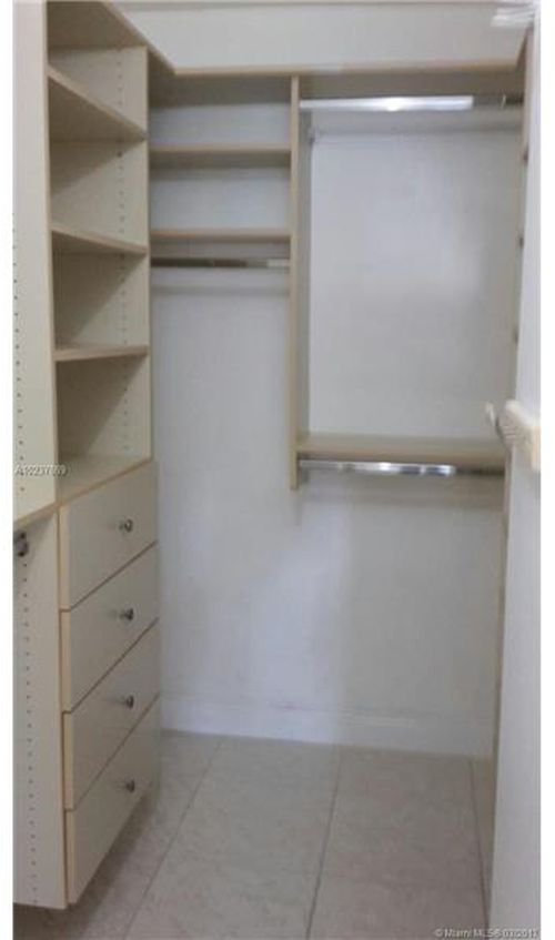 Foto del edificio - 9101 NW 1st St