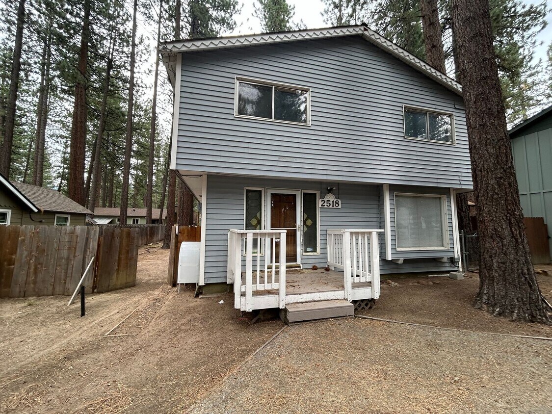 Primary Photo - 4 Bedroom + Family Room - Spacious Home wi...