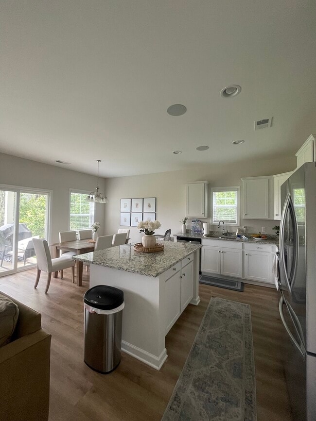Foto del edificio - 200 Honey Hill Way