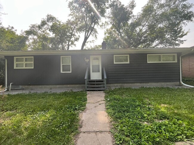 Building Photo - WOW! This is a Home! 3-bedroom, 1-bath hom...