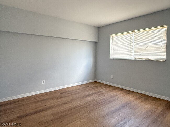 Foto del edificio - 10101 Sandy Hollow Ln