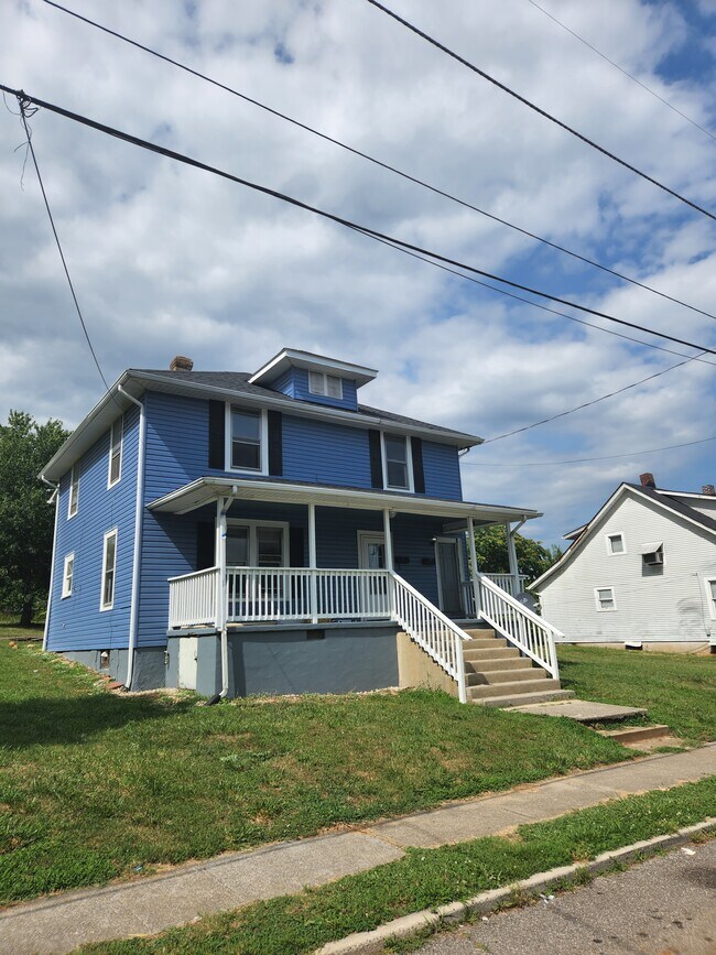 Unit B Door on the right - 1032 Morehead Ave SE