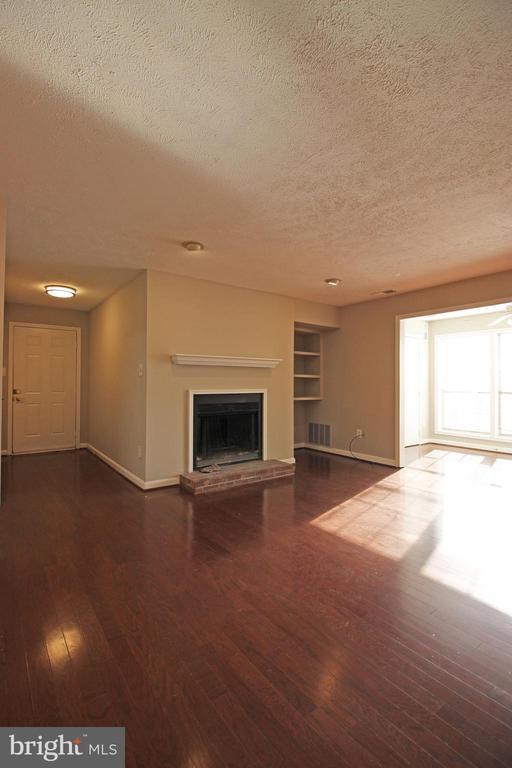 Foto del edificio - 10182 Oakton Terrace Rd