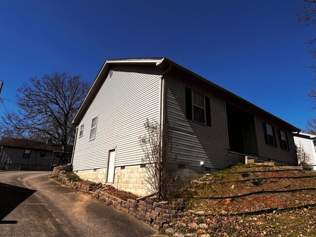 Building Photo - 3/2 in Sherwood