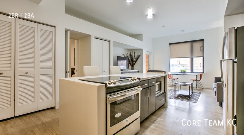 Foto principal - 662 E 63rd St