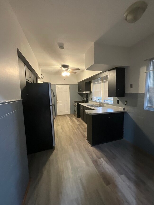 Building Photo - 7817 S Phillips Ave