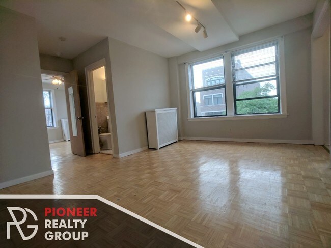 Foto del edificio - 739 W Belmont Ave