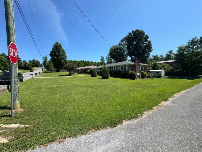 Building Photo - 901 4th Ave NE