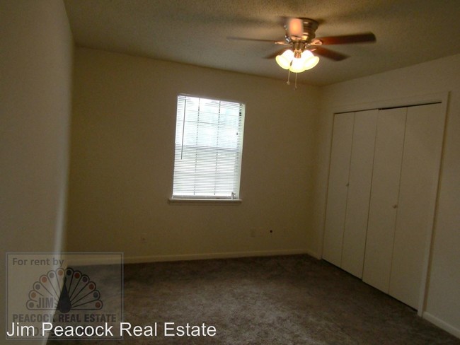 Building Photo - 5 Pinewood Ct