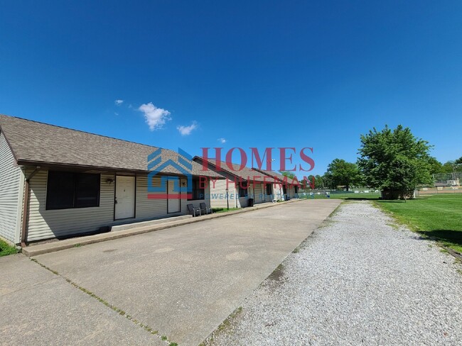 Building Photo - One Bedroom Apartment | Fort Branch