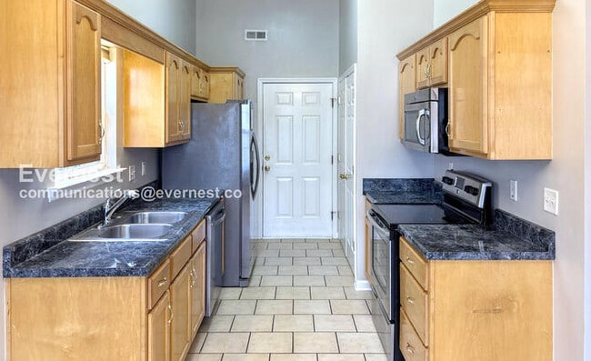 Foto del edificio - 7102 Tyner Crossing Dr