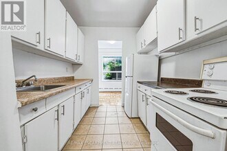 Building Photo - 325 A James St S
