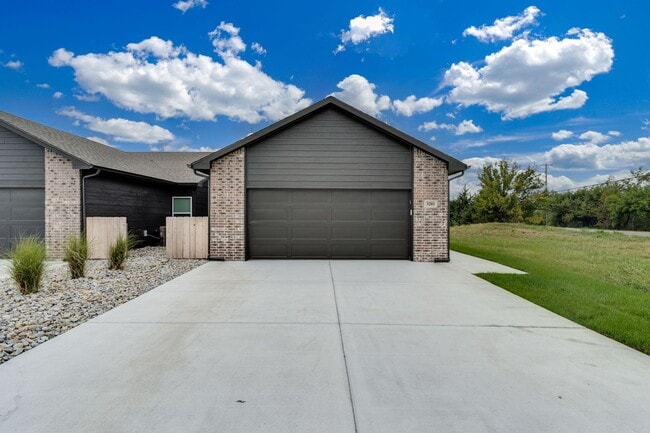 Foto del edificio - Falcon Falls- Maxwell Plan