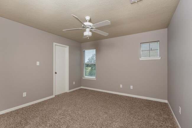 Building Photo - August Pre-Lease 2025!! Spacious 4 Bed, 4 ...