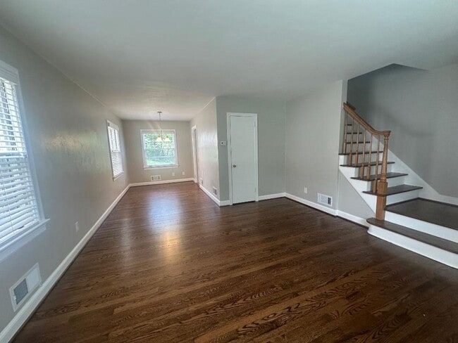 Building Photo - SW City Duplex!