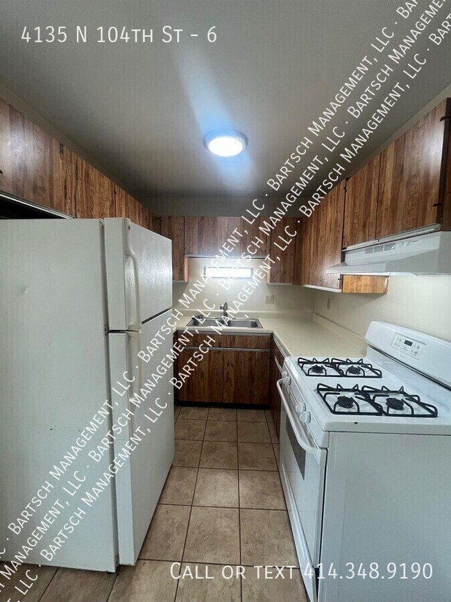 Foto del edificio - 4135 N 104th St