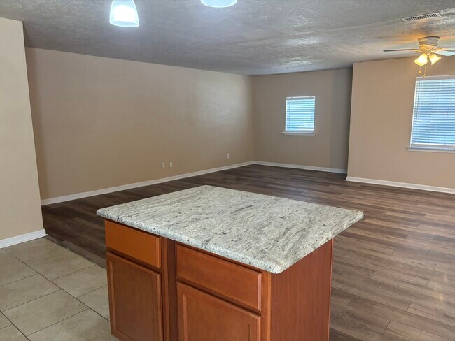 Foto del edificio - 474 Sweetbriar Dr