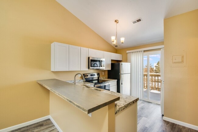 Building Photo - Beautifully remodeled condo in Smokey Hill - Available May 1st!!