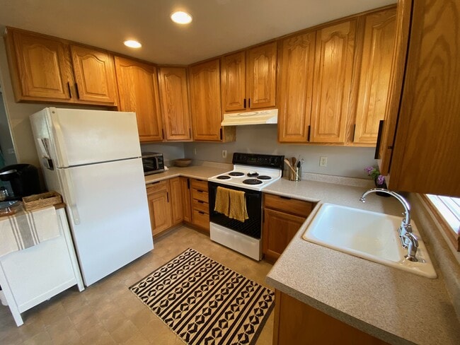Foto del edificio - 312 N Knights Bridge Rd