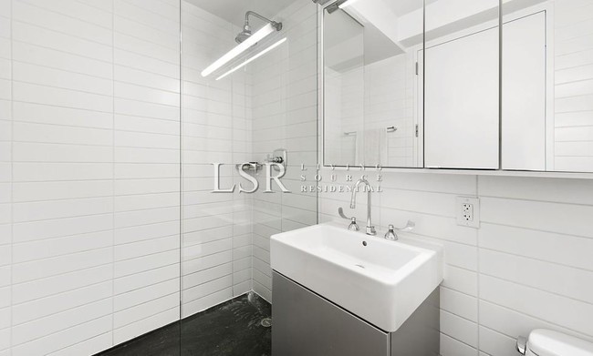 Building Photo - 34 Desbrosses St