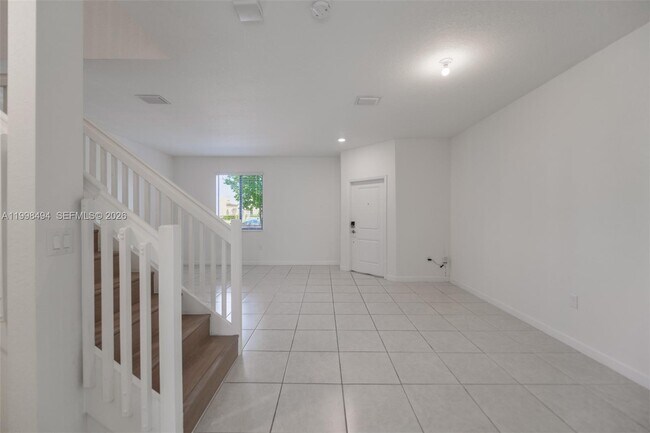 Foto del edificio - 640 NE 207th St