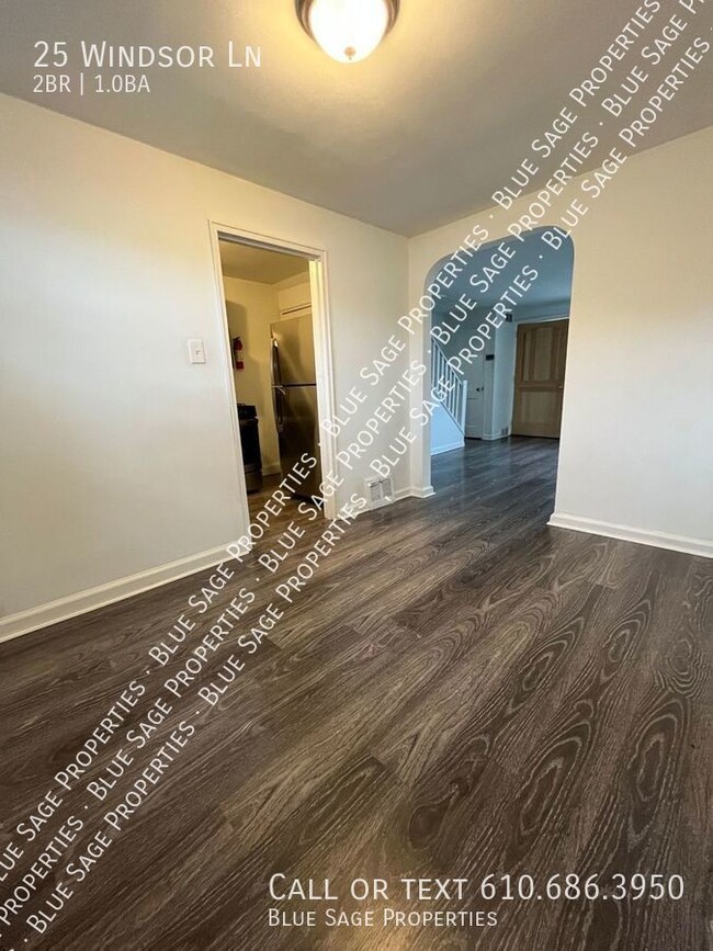 Building Photo - Beautiful 2 Bedroom 1 Bath Apartment in Cl...