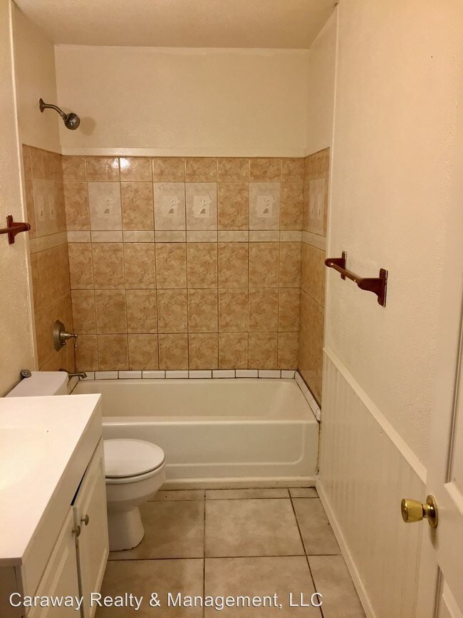 Building Photo - 3 br, 1 bath House - 2800 Hood Dr.