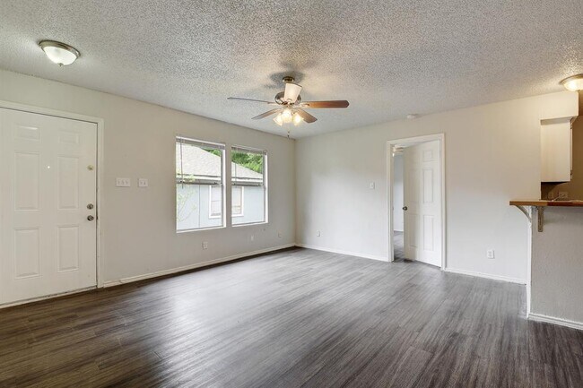 Foto del edificio - 5303 Spring Meadow Rd