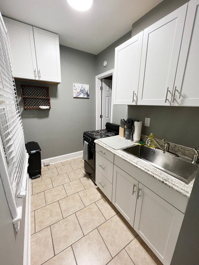 Foto del edificio - 817 Ferdinand Ave SW