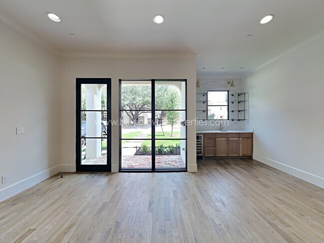 Building Photo - 4419 Emerson Ave