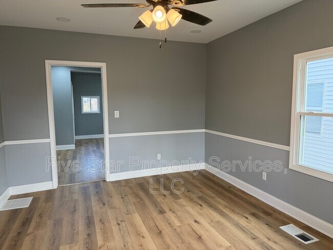 Foto del edificio - 1513 E Edwards St