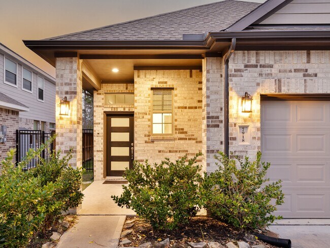 Foto del edificio - 7918 Pershing Ave