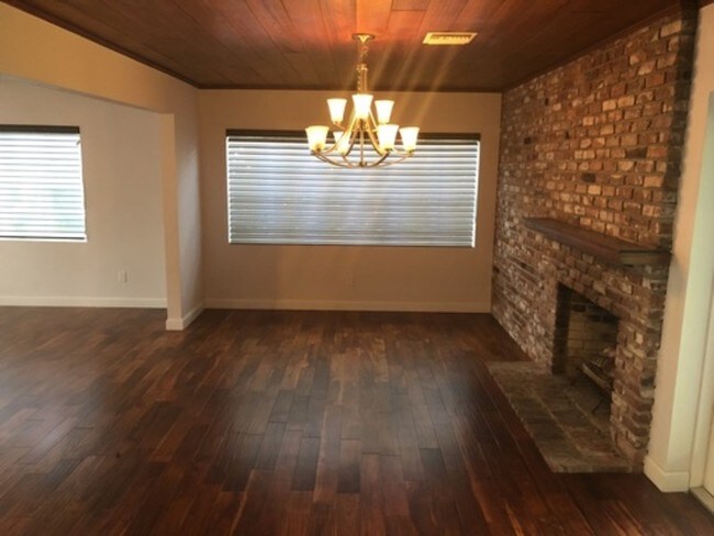 Building Photo - 610 Gaines Way