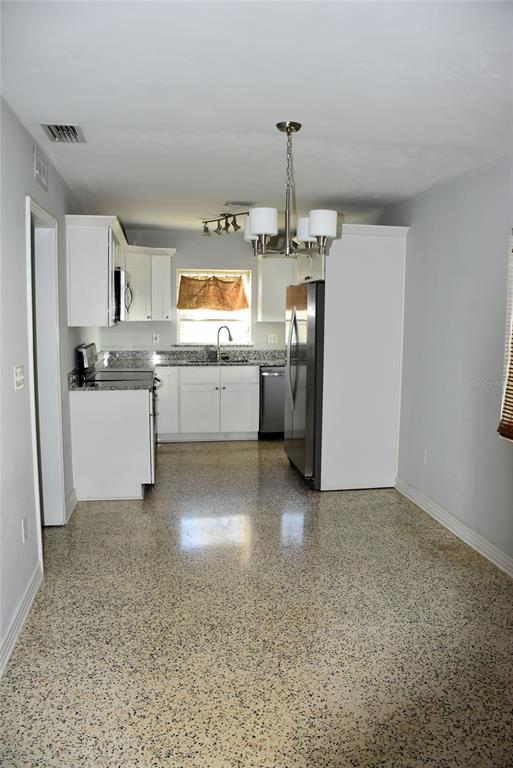 Foto del edificio - 263 Blossom Ln