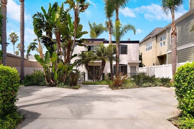 Foto del edificio - IMMACULATE Townhouse ! 4 blocks to the OCE...
