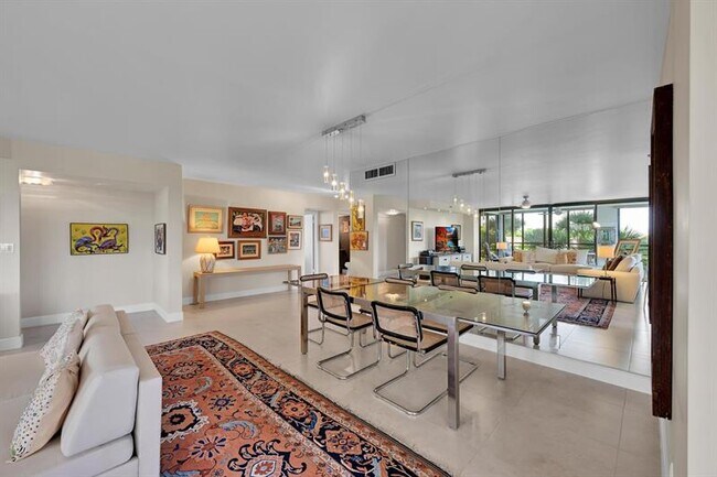 Foto del edificio - 7578 Regency Lake Dr