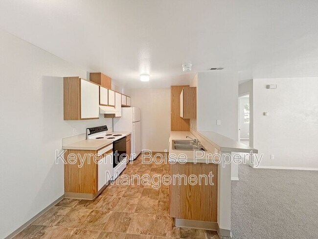 Building Photo - 6799 W Overland Rd
