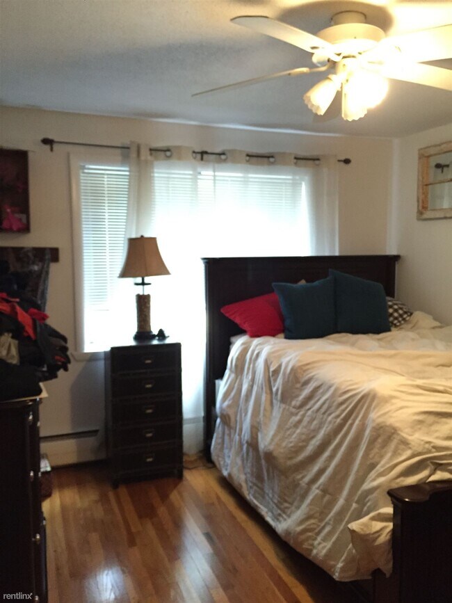 Foto del edificio - 1 br, 1 bath  - 44 Evergreen St Apt 23