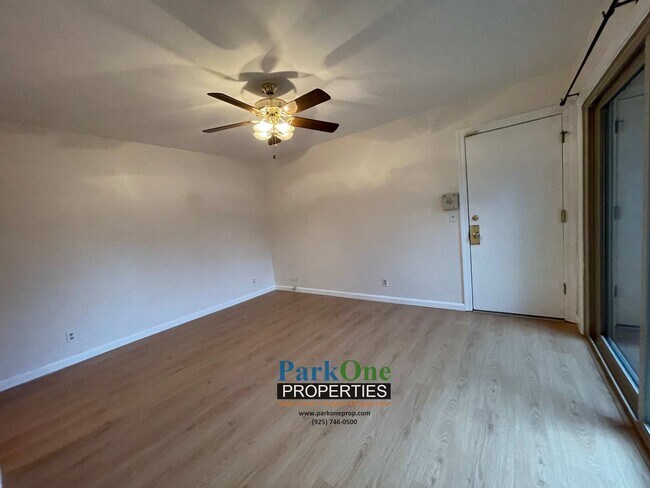 Foto del edificio - Cozy Skywest Townhome