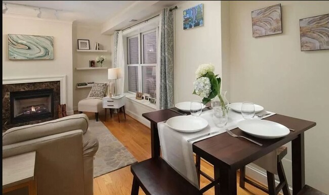 Foto del edificio - Amazing 2 BR/2 BA Condo in Columbia Heights!