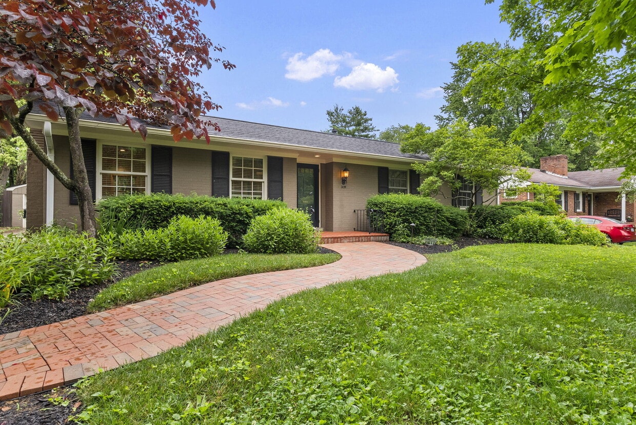 Primary Photo - 309 Greenbriar Rd