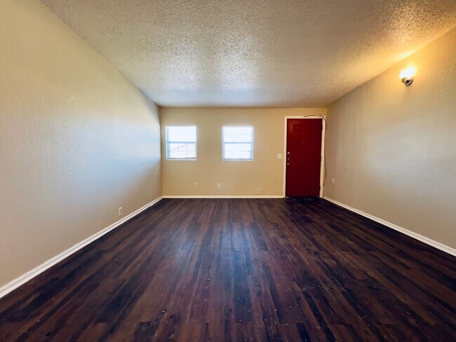 Foto del edificio - MOVE-IN SPECIAL: Spacious 3-Bedroom Home with Bonus Room – Near Estacado High School!