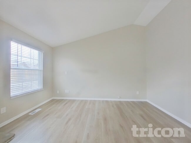 Building Photo - 21490 E Aberdeen Dr