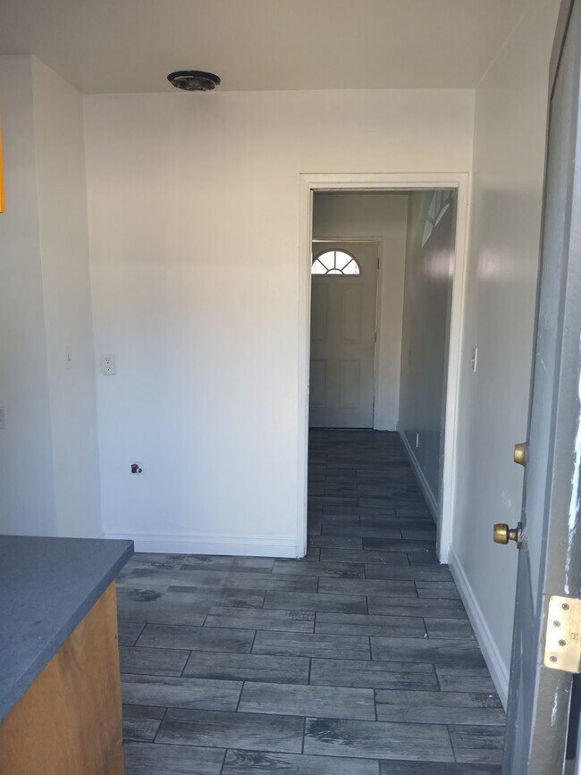 Foto del edificio - 8141 6th St